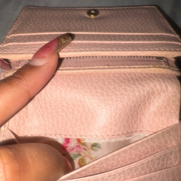 🖤SOLD🖤Gucci wallet with BOW in Black with Gold Chain - Picture 5 of 10